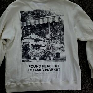 Cozy white Hollister crewneck sweatshirt